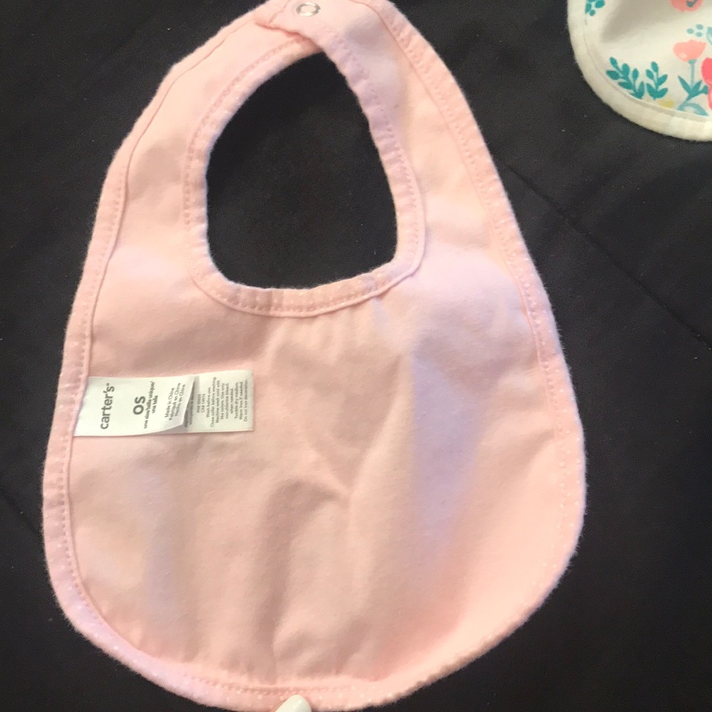 🎀 Carter's bibs 🎀 - Picture 4 of 6